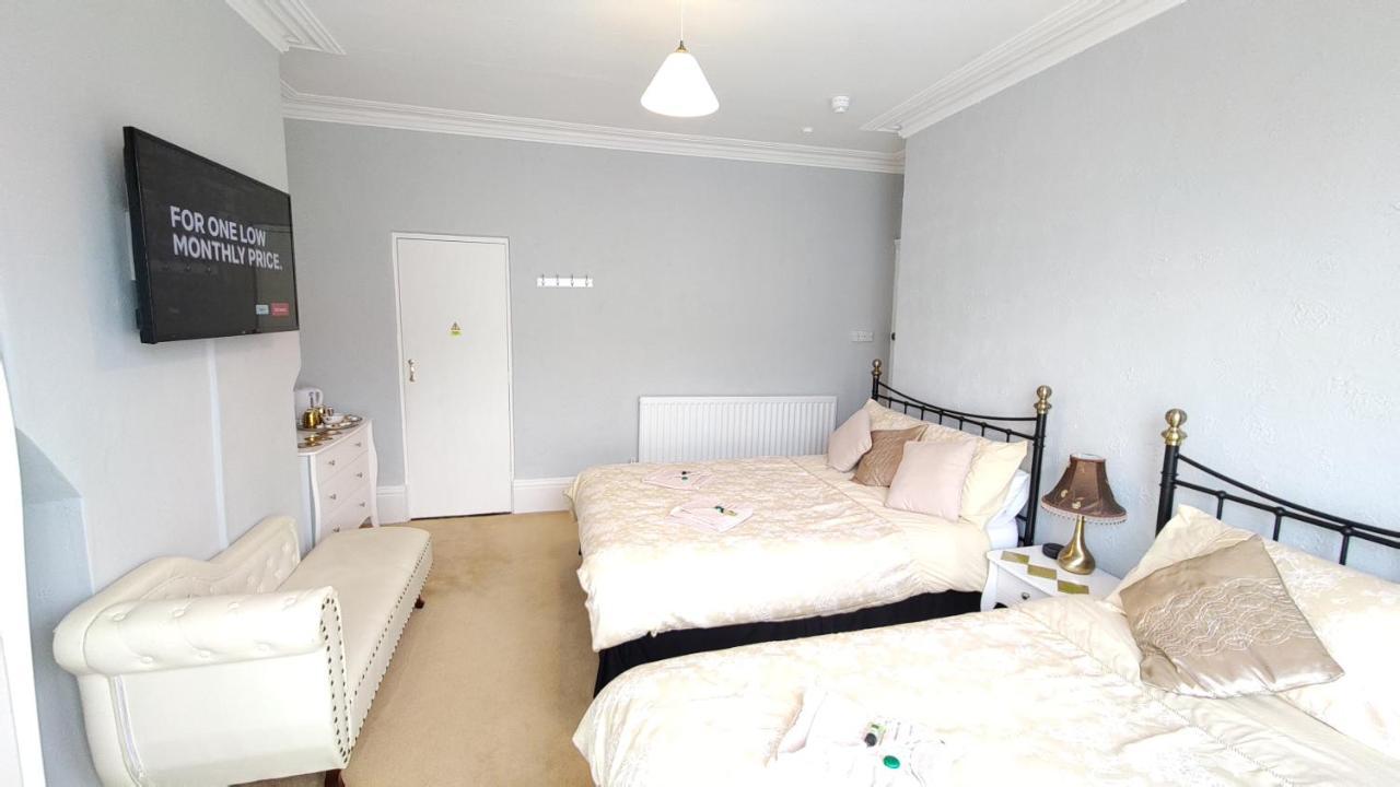 The Castleton Bed & Breakfast Blackpool Exterior photo