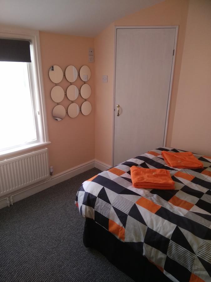 The Castleton Bed & Breakfast Blackpool Exterior photo