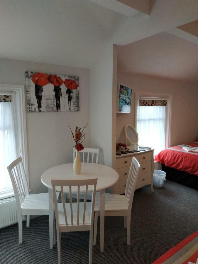 The Castleton Bed & Breakfast Blackpool Exterior photo