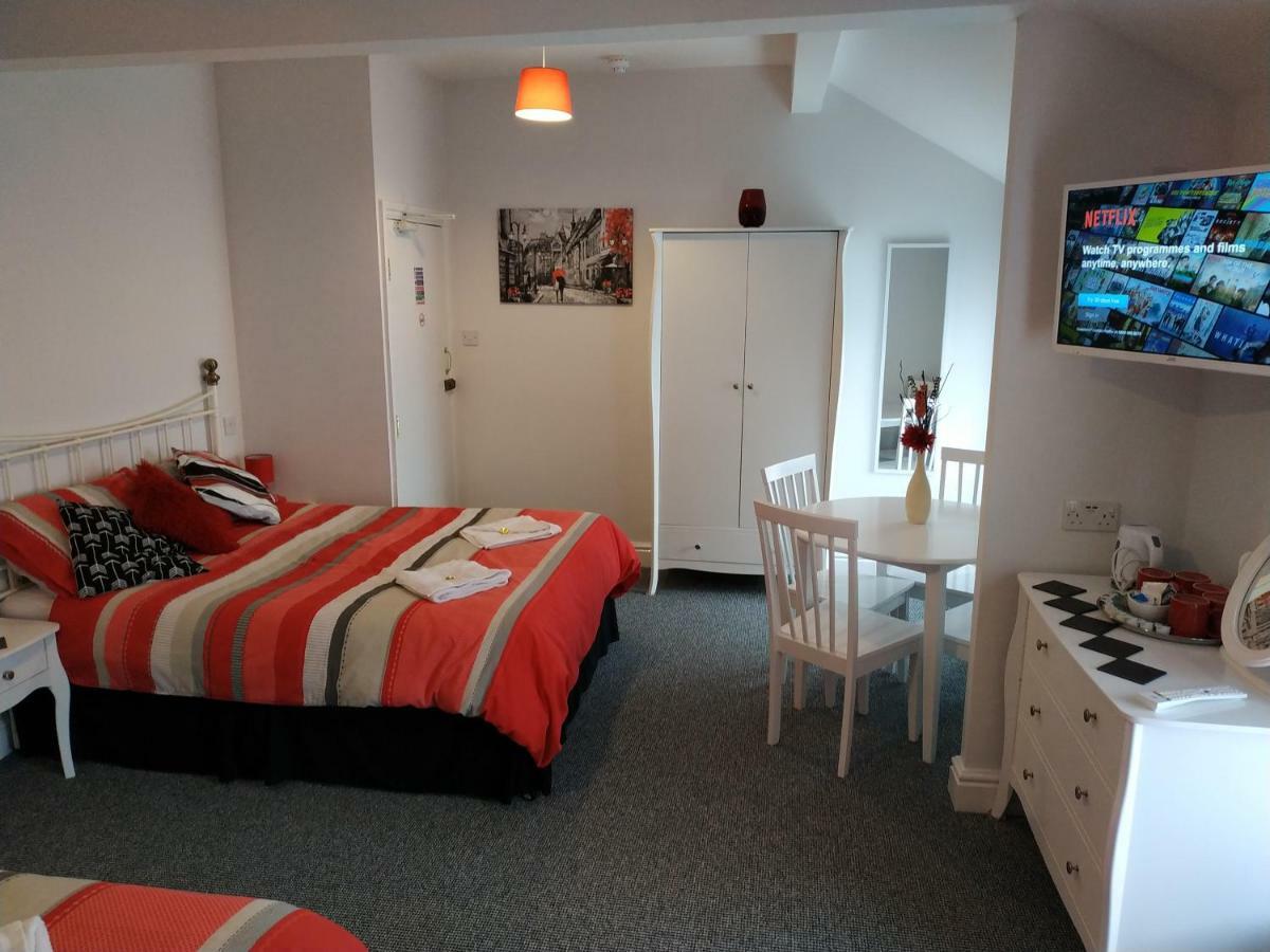 The Castleton Bed & Breakfast Blackpool Exterior photo